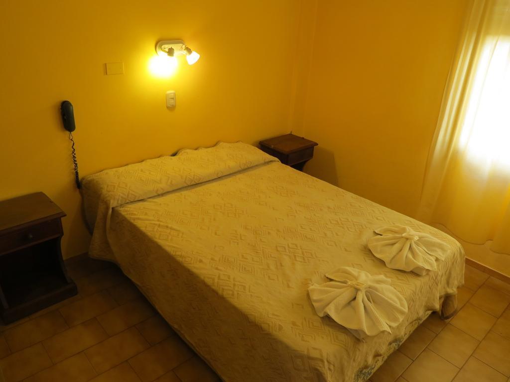 Hotel Arenales Villa Carlos Paz Ruang foto