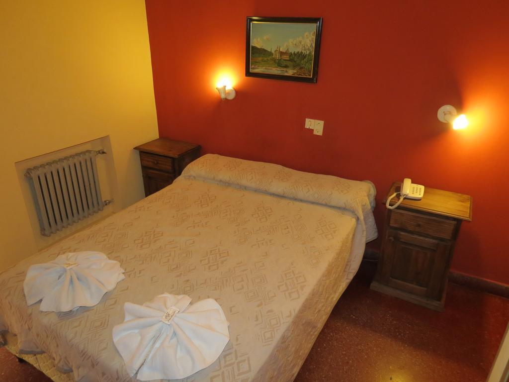 Hotel Arenales Villa Carlos Paz Ruang foto
