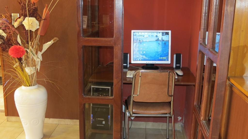 Hotel Arenales Villa Carlos Paz Bagian luar foto