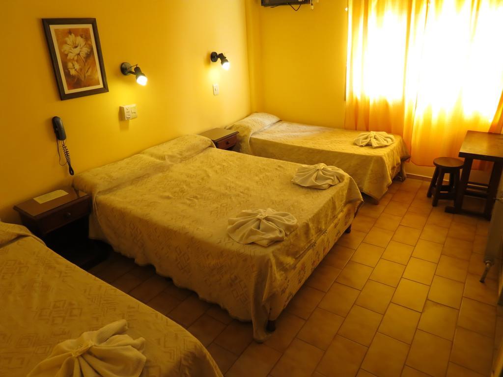 Hotel Arenales Villa Carlos Paz Ruang foto