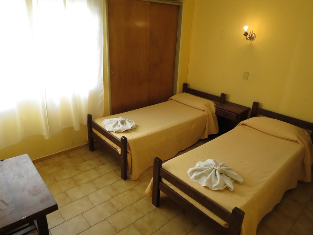 Hotel Arenales Villa Carlos Paz Ruang foto