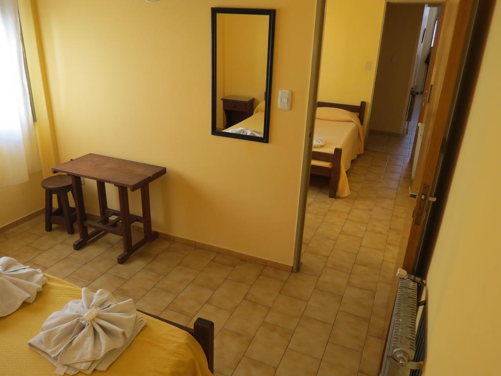 Hotel Arenales Villa Carlos Paz Ruang foto