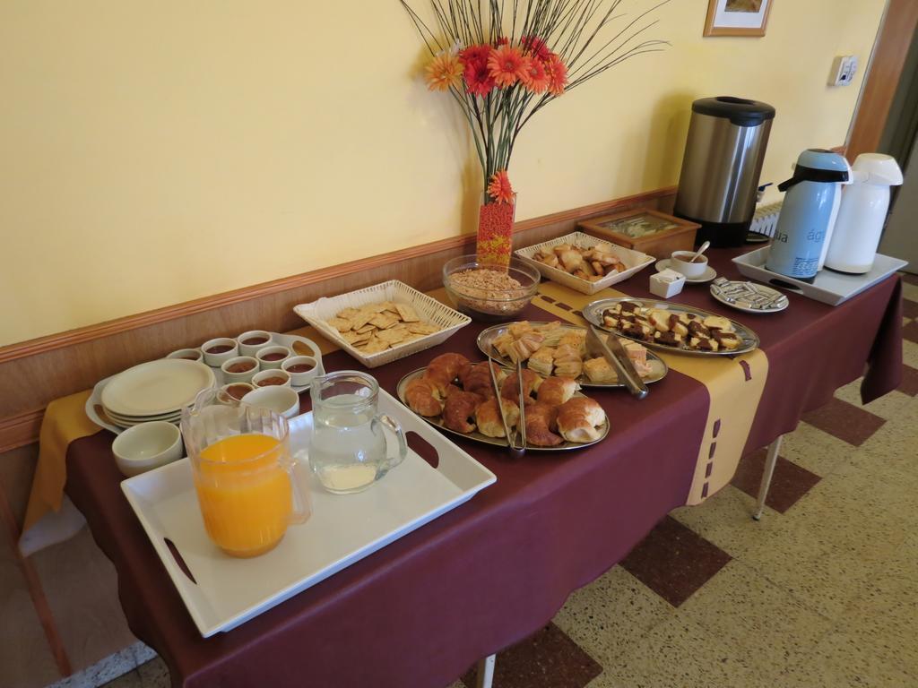 Hotel Arenales Villa Carlos Paz Bagian luar foto